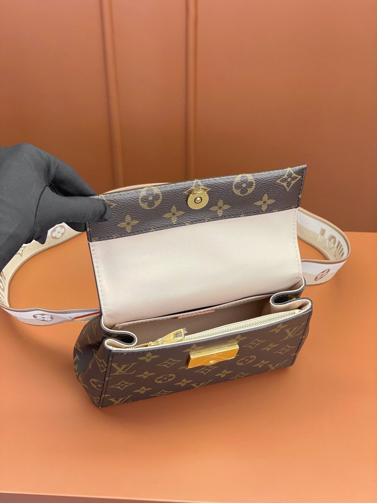 0528 Cluny Mini Monogram