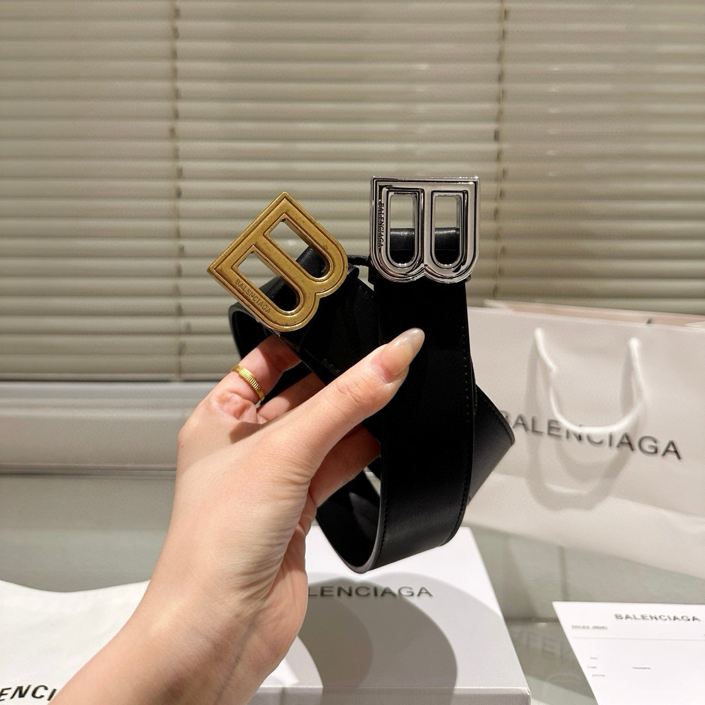 Balenciaga Fashionable fine-grained leather