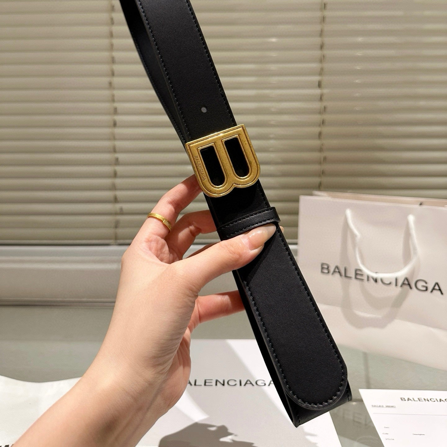 Balenciaga Fashionable fine-grained leather